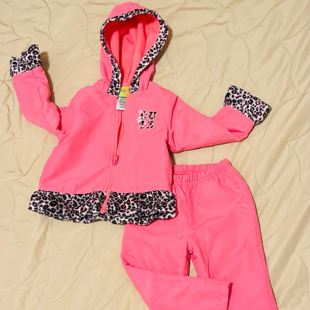 Matching Winter suit size 24M. Gently used.